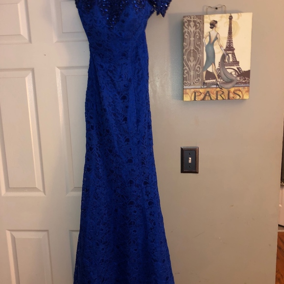 Off-the-shoulder train dress - Picture 5 of 5